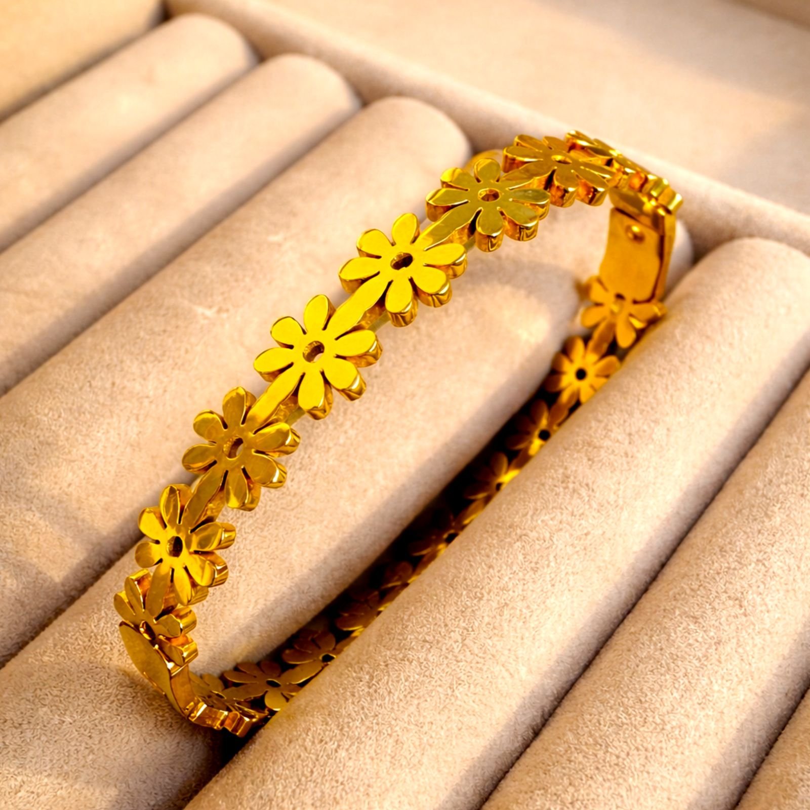 Daisy Bangle - 18K Gold Plated